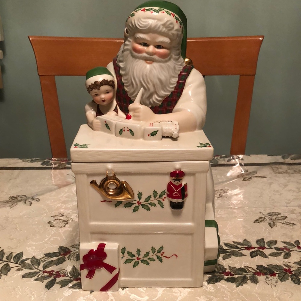 COPY - 🆕🆕🆕LENOX SANTA’S HOLIDAY TOY SHOP COOKIE JAR🆕